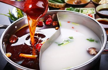 【成都火鍋培訓】吃完火鍋后，衣服上有味怎么辦？