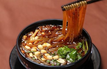 成都小吃肥腸粉搭配“鍋盔”，一個鍋盔3兩肉！