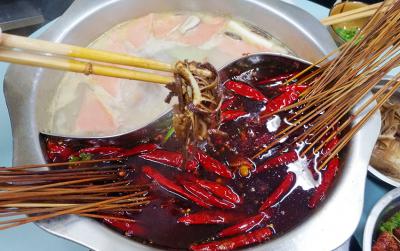 四川串串香技術培訓哪里好？蜀味緣菜品腌粉的配方教學